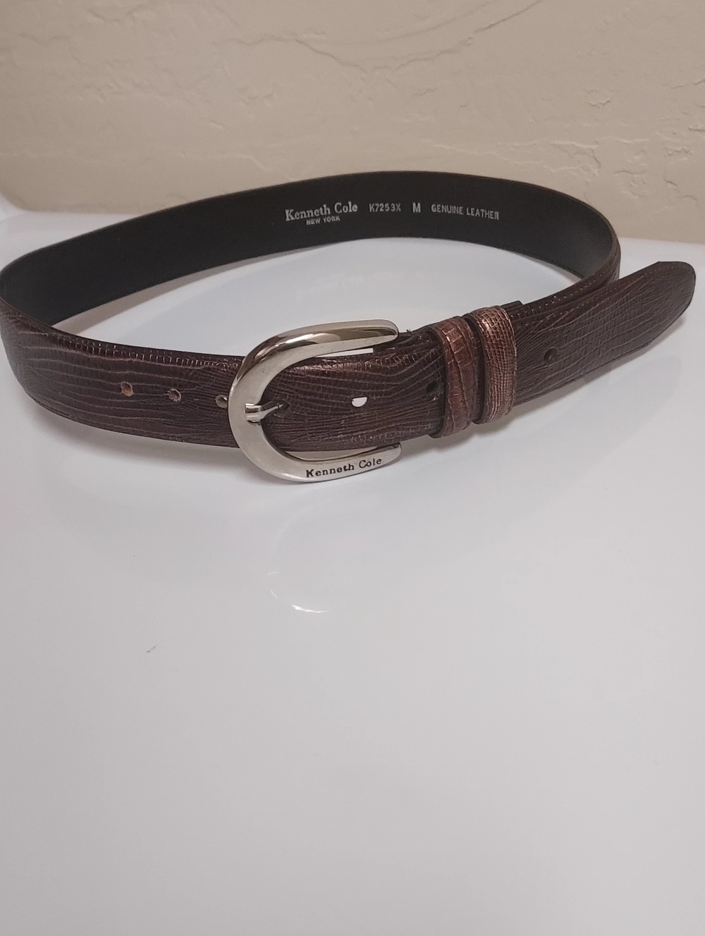 Kenneth Cole Sz M Brown Leather Belt w Silver Buckle Great Condition